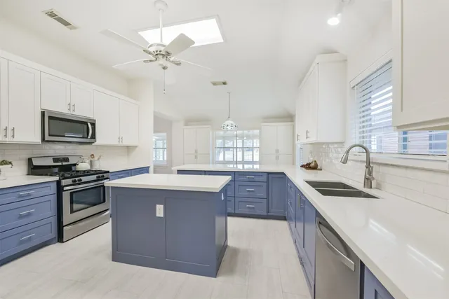 $400,000 | 3810 East Peach Hollow Circle, Pearland, TX 77584