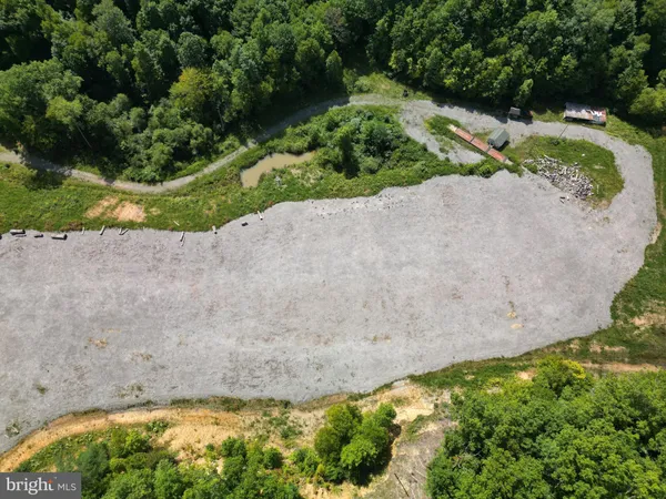 an aerial view of a yard