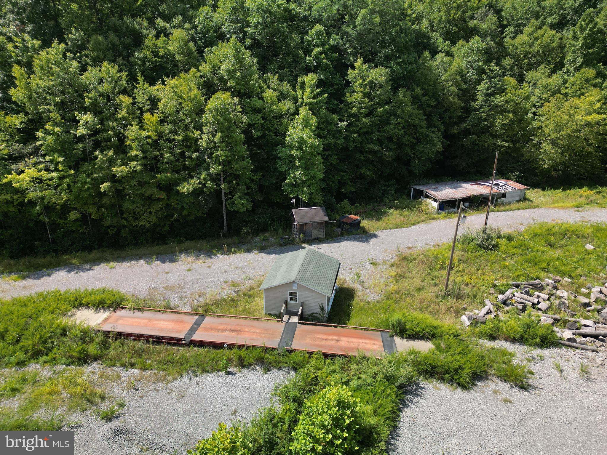 405 Checks Summersville, WV 26651 - Photo 5 of 21 a view of a garden with an outdoor space