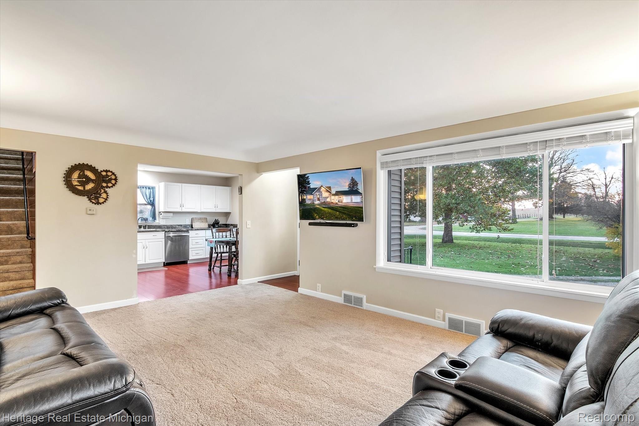 11491 South New Lothrop Road Durand, MI 48429 - Photo 3 of 37 Living room