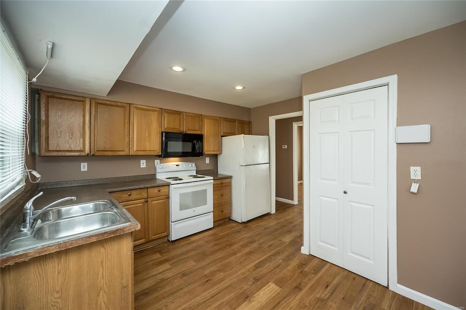 325 Caithness Road St. Louis, MO 63137 - Photo 11 of 29