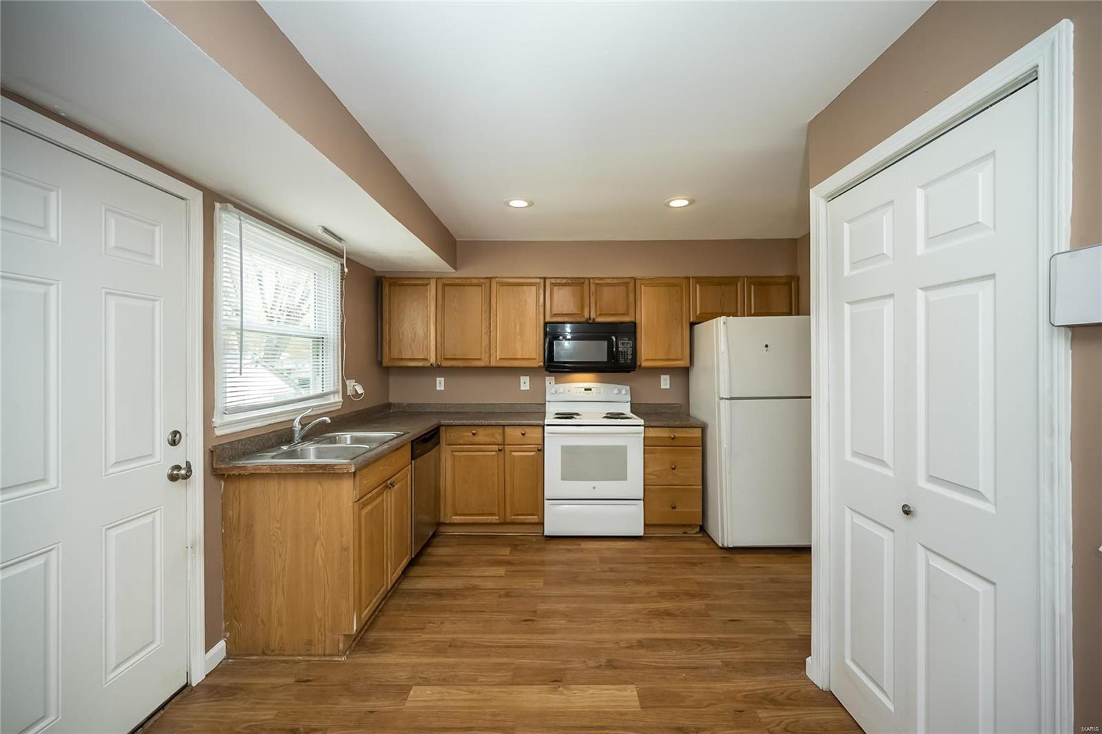 325 Caithness Road St. Louis, MO 63137 - Photo 12 of 29