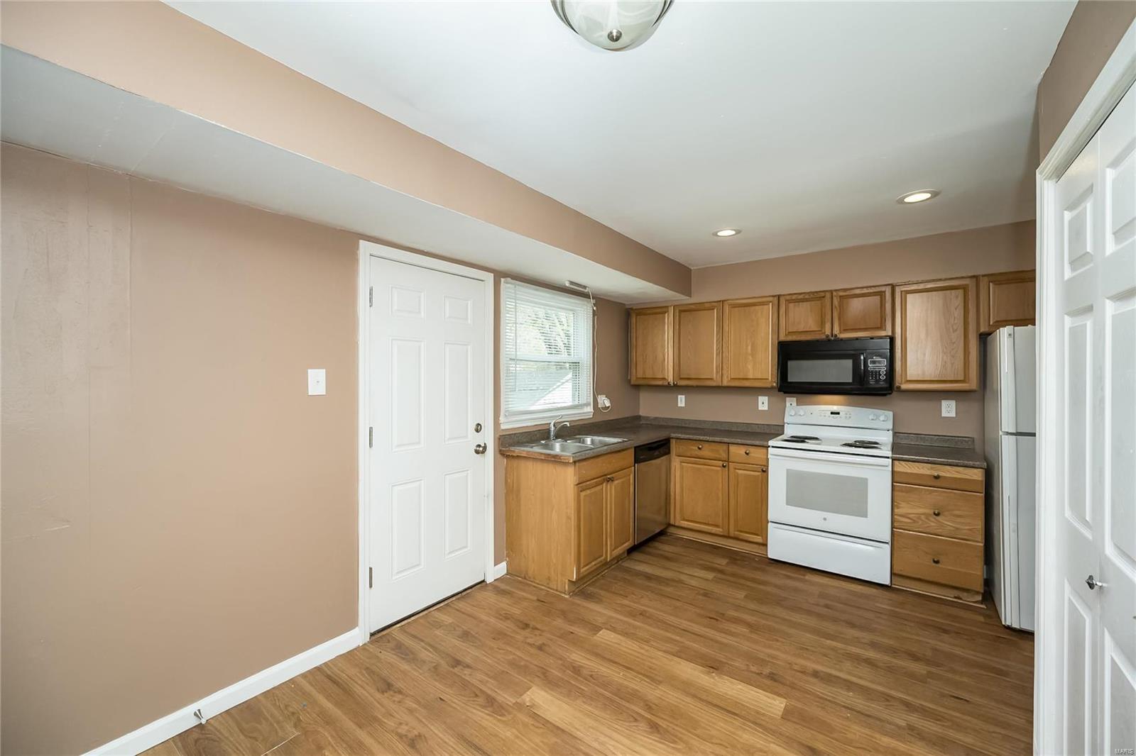 325 Caithness Road St. Louis, MO 63137 - Photo 14 of 29