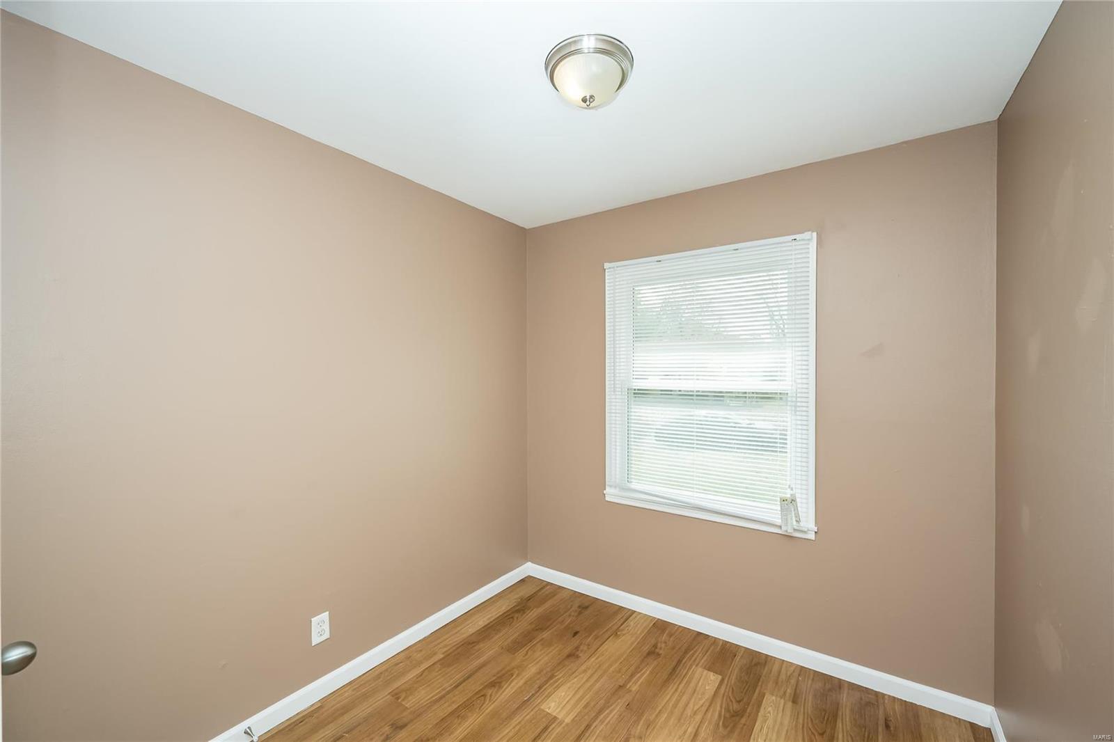 325 Caithness Road St. Louis, MO 63137 - Photo 15 of 29