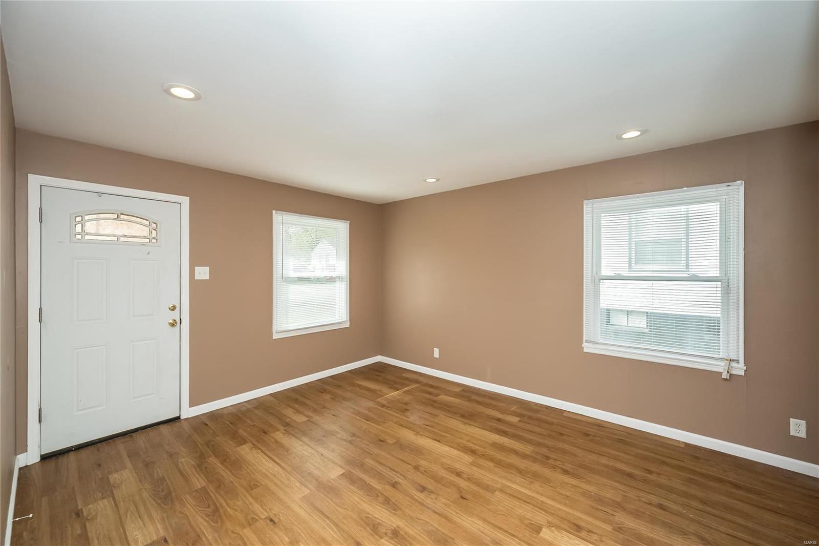325 Caithness Road St. Louis, MO 63137 - Photo 8 of 29