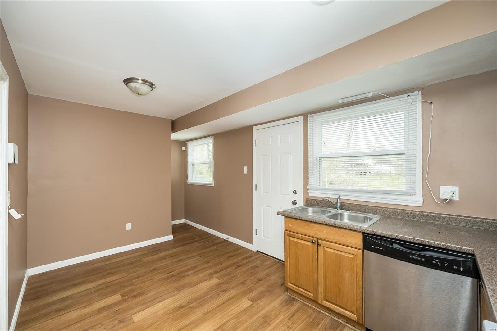 325 Caithness Road St. Louis, MO 63137 - Photo 9 of 29