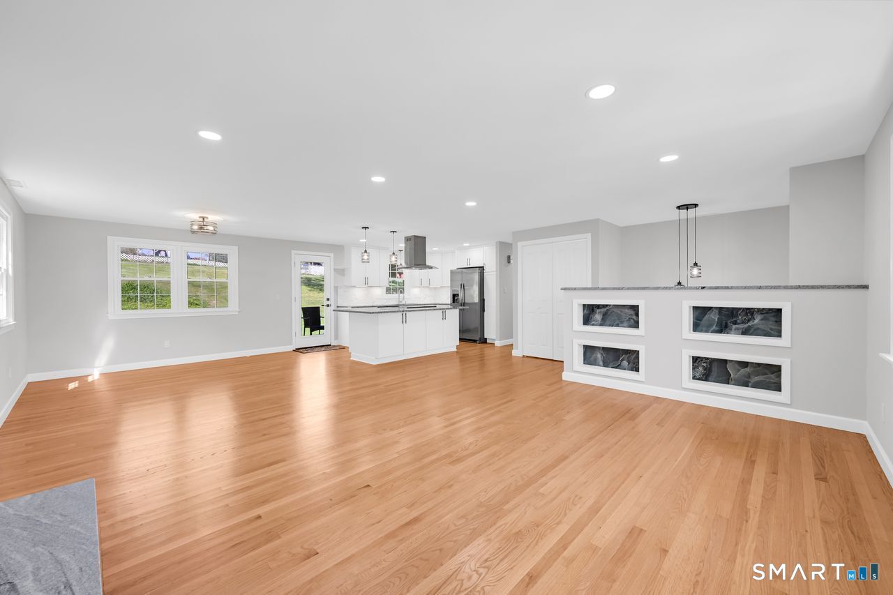 129 Midwell Road Wethersfield, CT 06109 - Photo 8 of 28