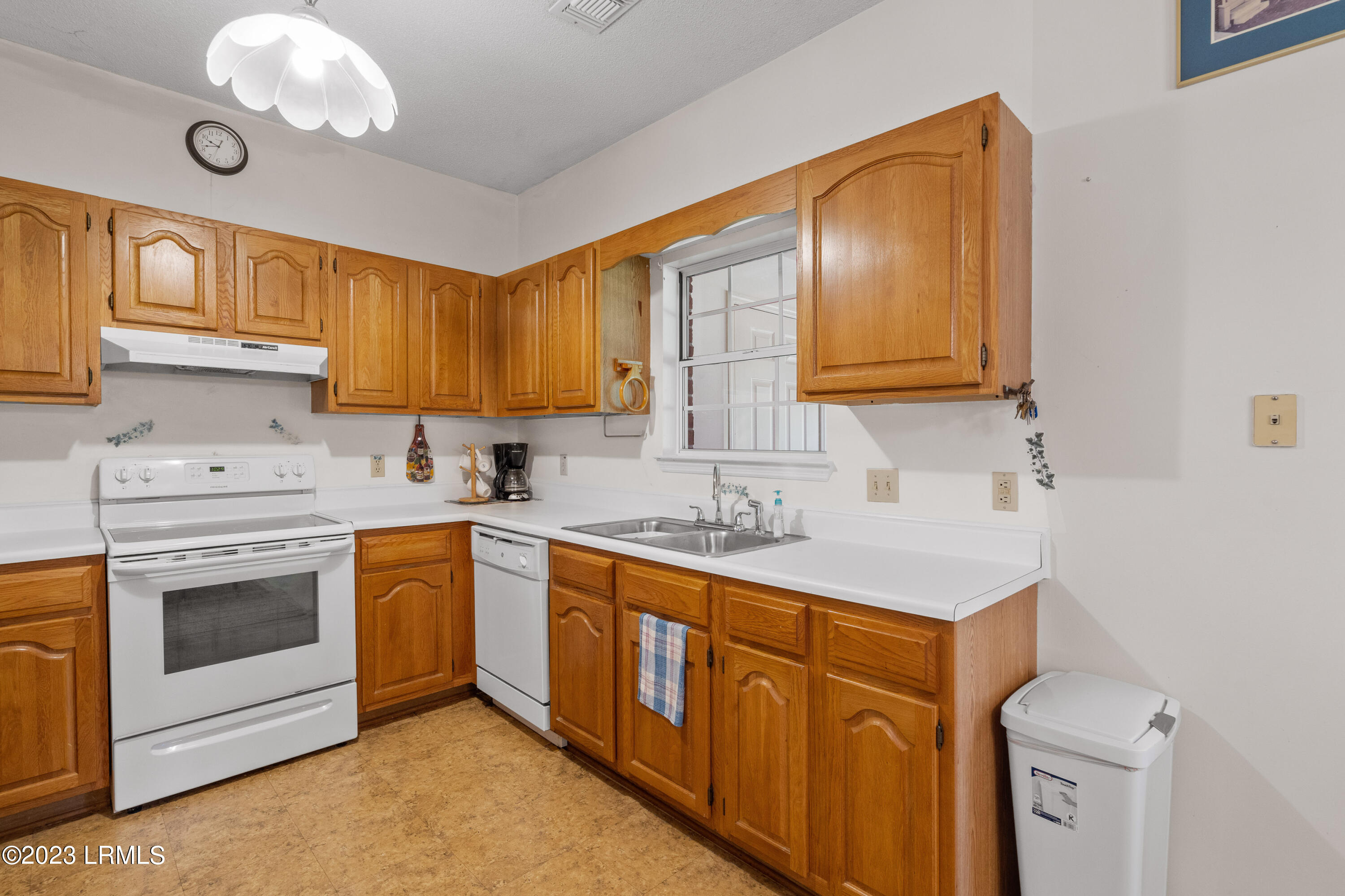 120 State Rd S-7-578 Beaufort, SC 29907 - Photo 12 of 23 120 Francis Marion-26