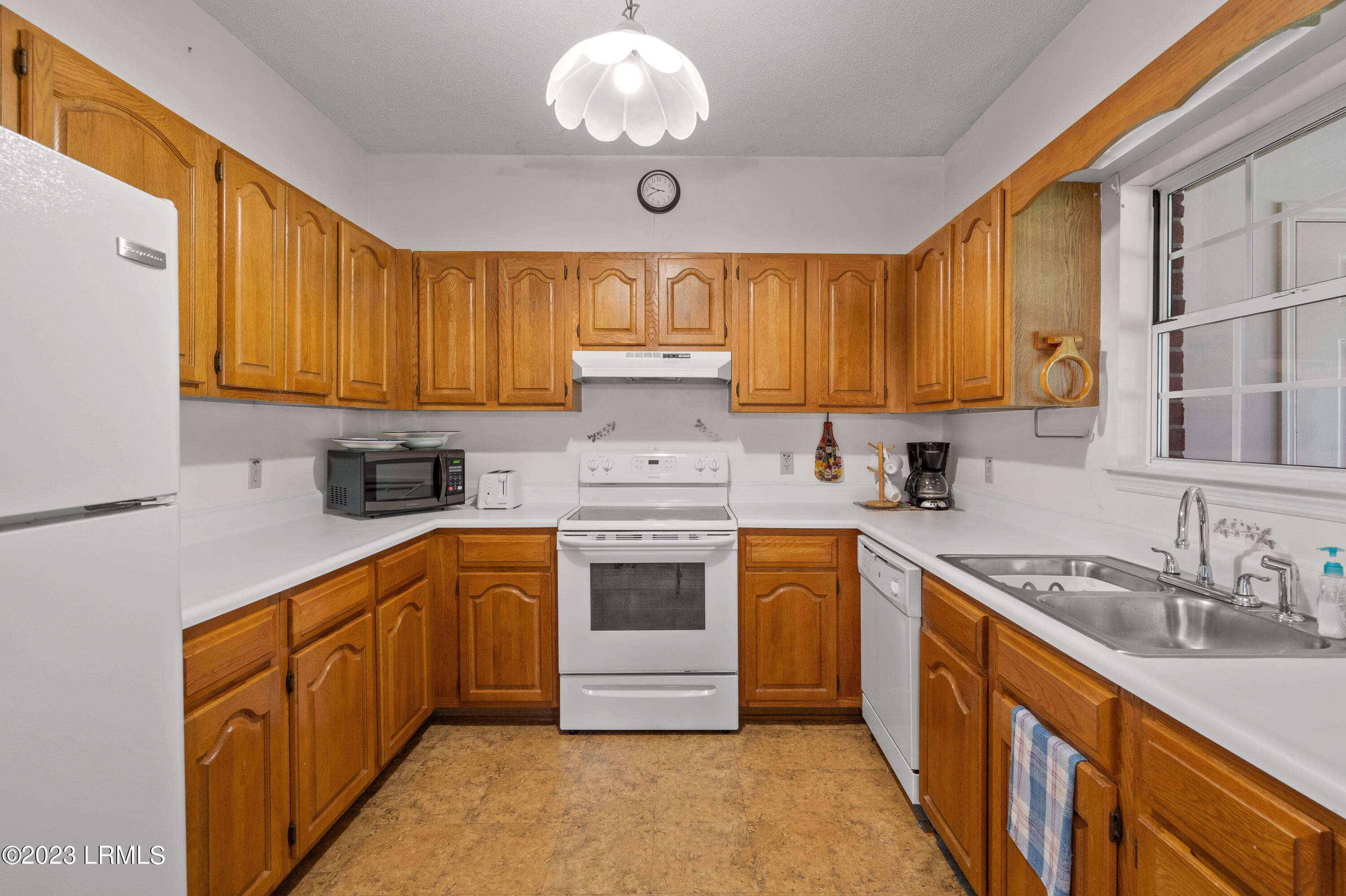 120 State Rd S-7-578 Beaufort, SC 29907 - Photo 10 of 23 120 Francis Marion-25