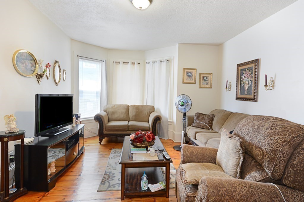 15 Russell Street Worcester, MA 01609 - Photo 11 of 42