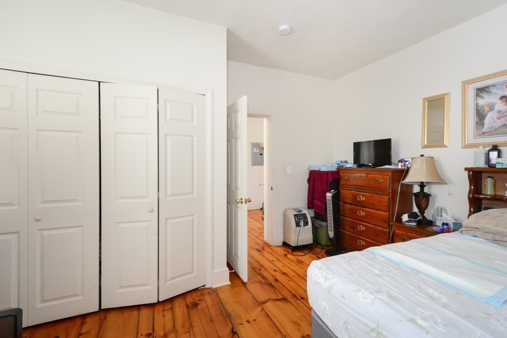 15 Russell Street Worcester, MA 01609 - Photo 13 of 42