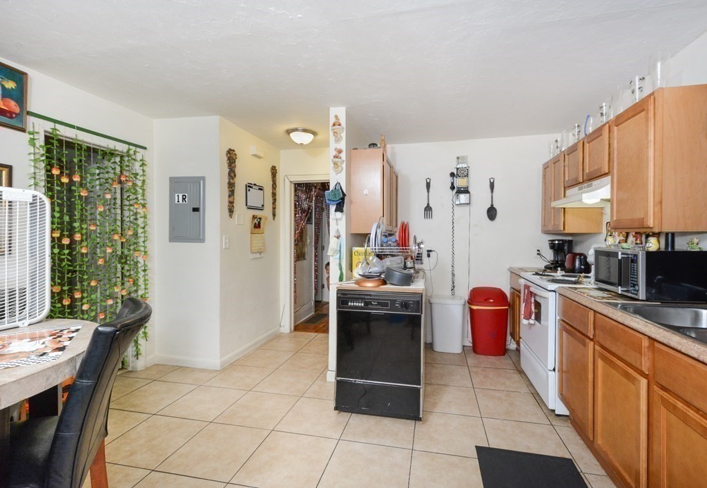 15 Russell Street Worcester, MA 01609 - Photo 21 of 42