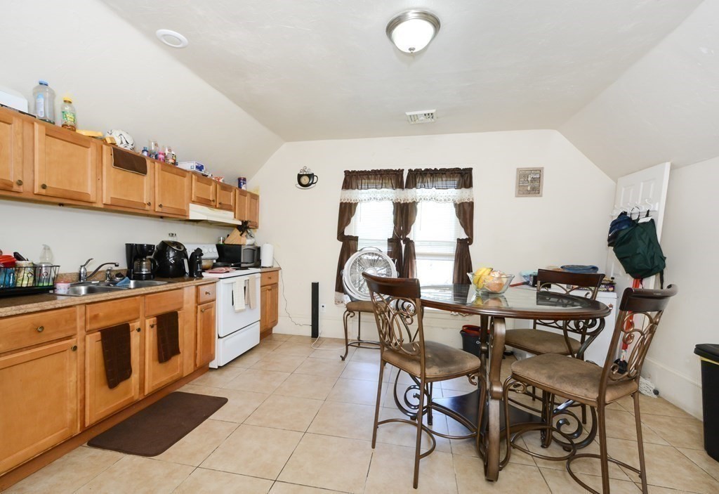 15 Russell Street Worcester, MA 01609 - Photo 33 of 42