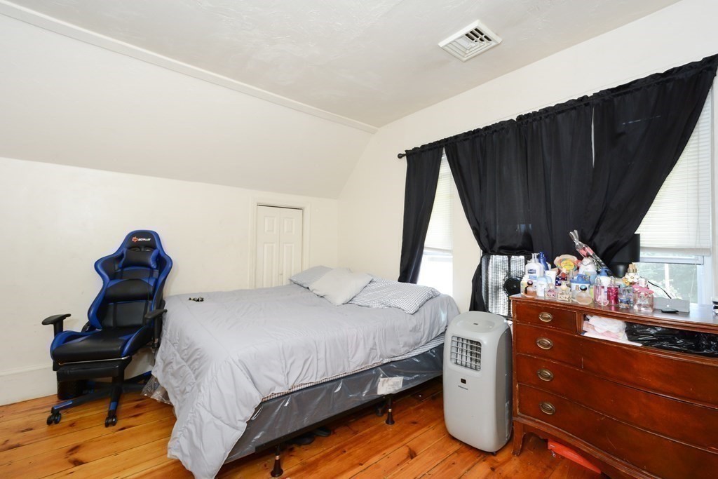 15 Russell Street Worcester, MA 01609 - Photo 40 of 42