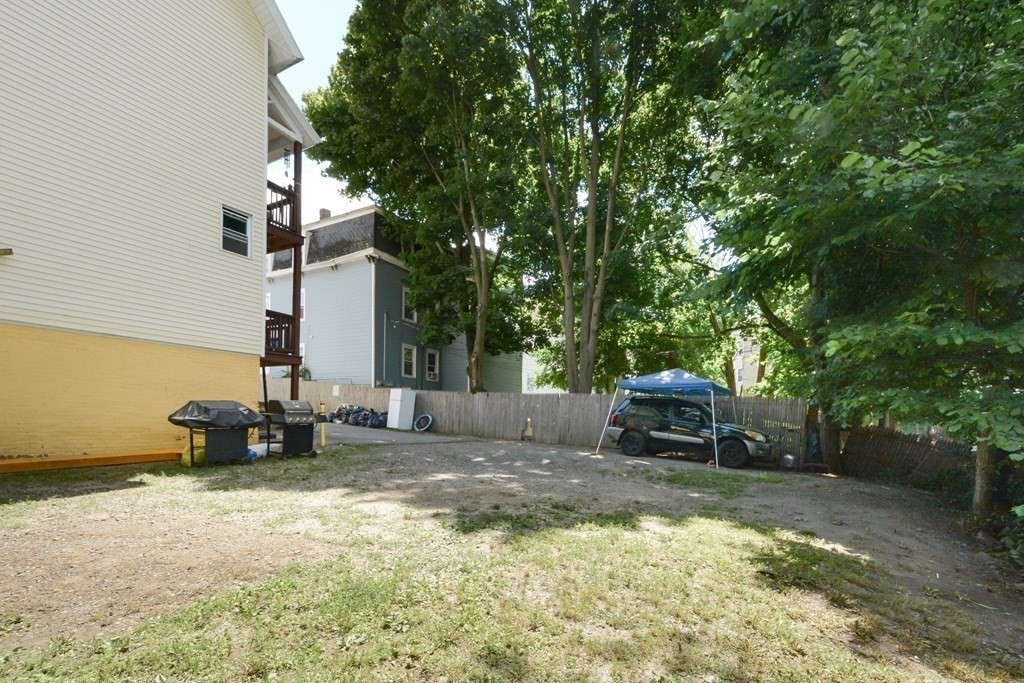 15 Russell Street Worcester, MA 01609 - Photo 7 of 42