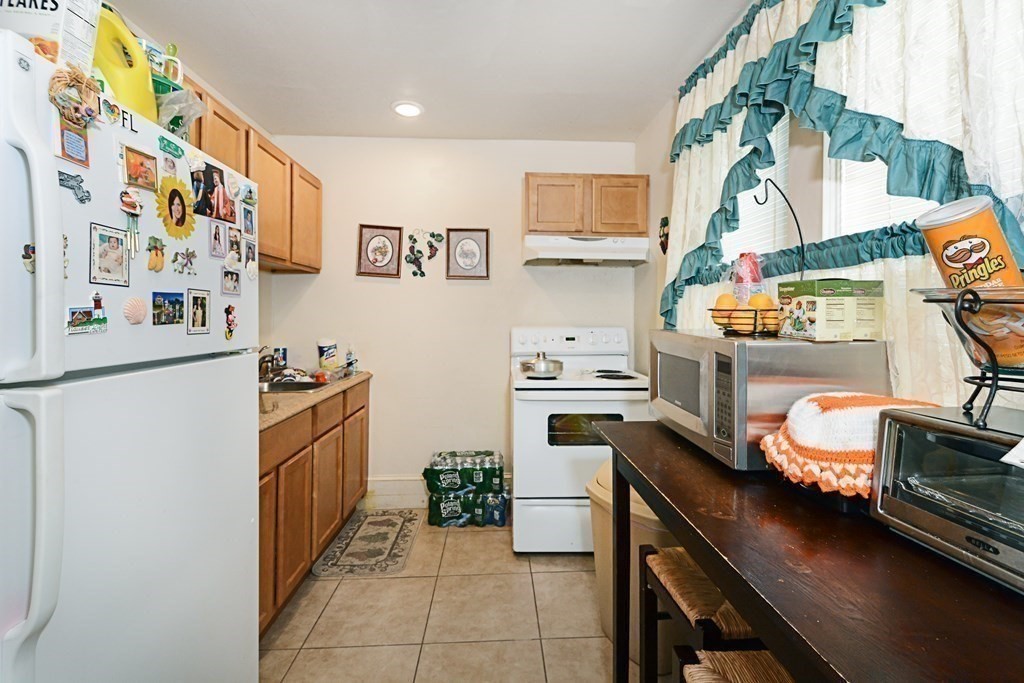 15 Russell Street Worcester, MA 01609 - Photo 10 of 42