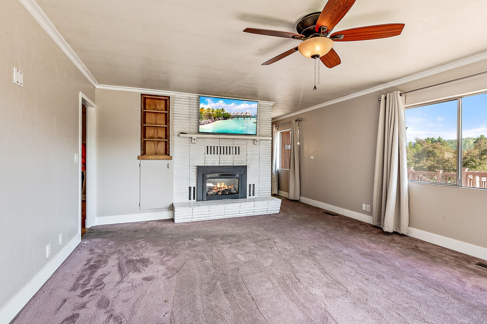 221 Larkin Road Grants Pass, OR 97527 - Photo 14 of 43 44_LR_44_mls