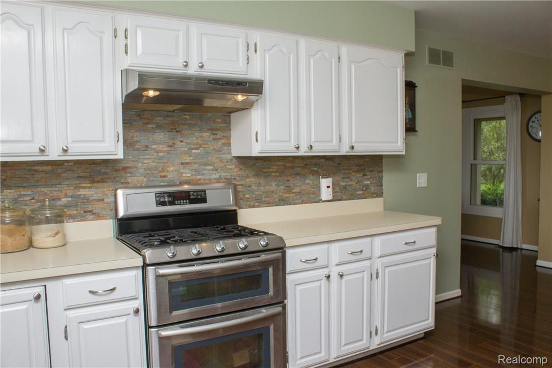 5955 Thomas Road Oxford, MI 48371 - Photo 6 of 46 Kitchen5.jpg