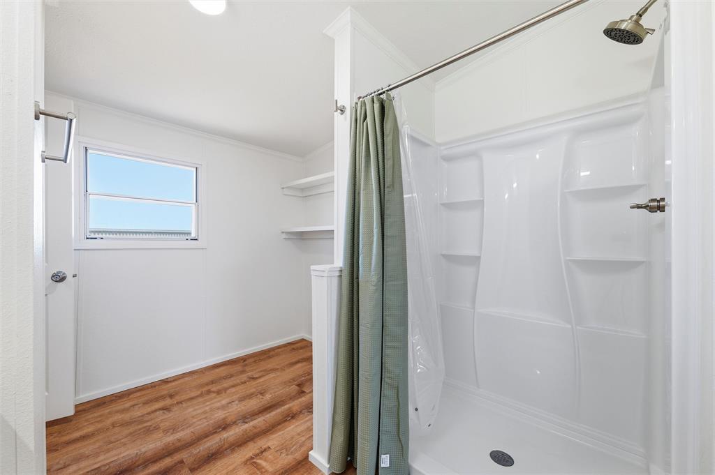 237 Quarterhorse Road Waxahachie, TX 75165 - Photo 23 of 38 a view of bathroom with shower