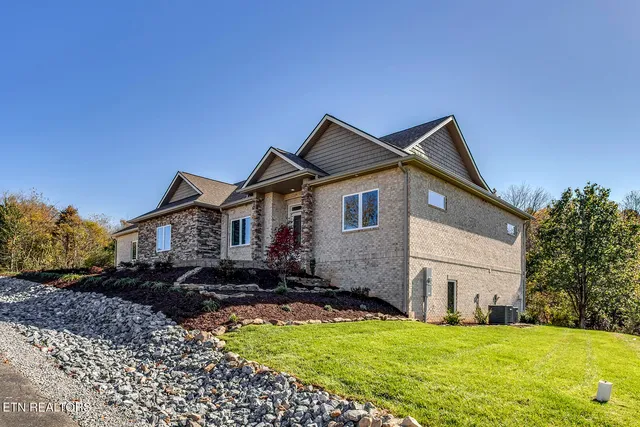 $890,900 | 119 Hanani Trail, Vonore, TN 37885