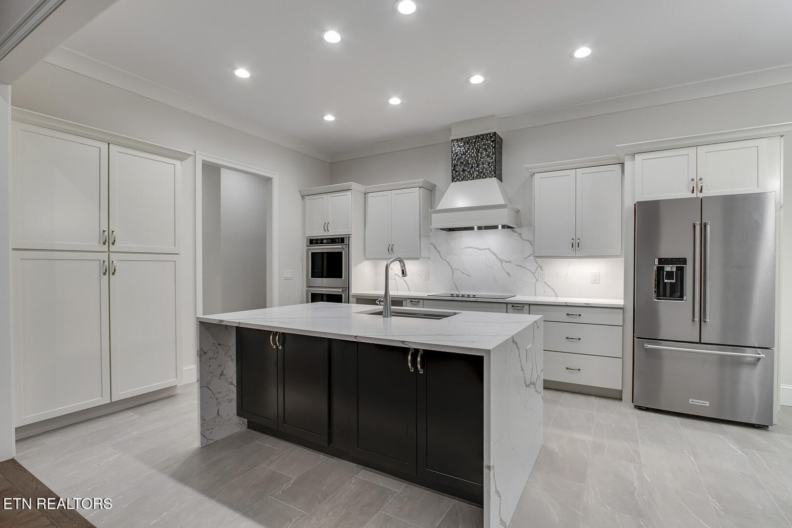 119 Hanani Trail Vonore, TN 37885 - Photo 18 of 59 18_HananiTrail_119_BreakfastBar01