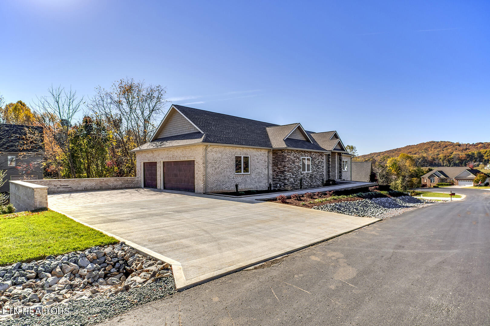 119 Hanani Trail Vonore, TN 37885 - Photo 2 of 59 Garage
