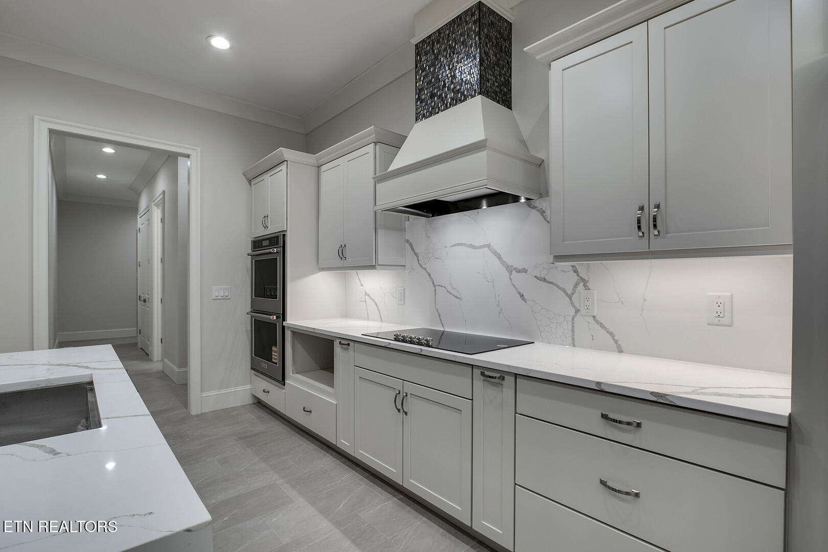 119 Hanani Trail Vonore, TN 37885 - Photo 23 of 59 23_HananiTrail_119_Kitchen04