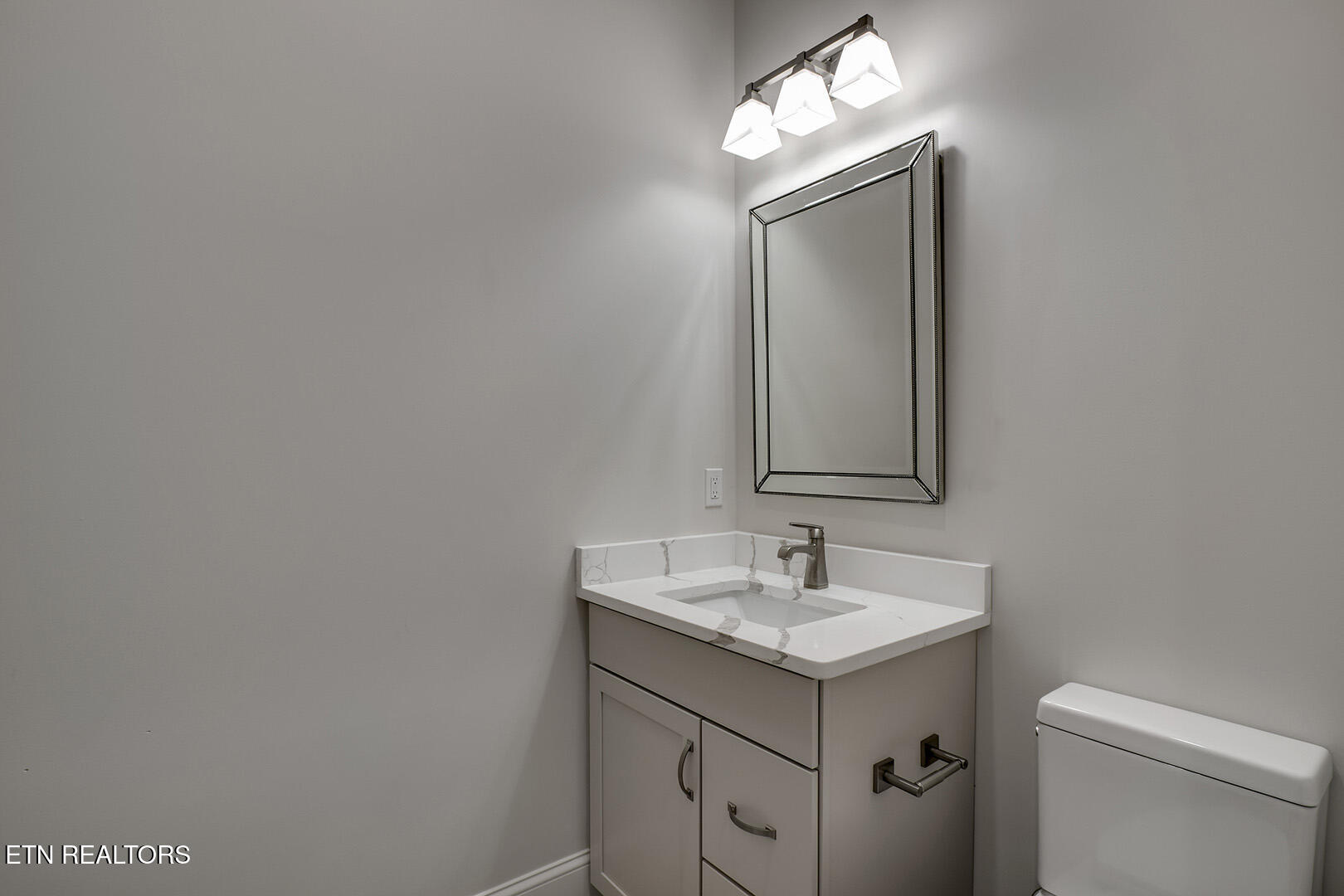 119 Hanani Trail Vonore, TN 37885 - Photo 34 of 59 33_HananiTrail_119_HalfBath