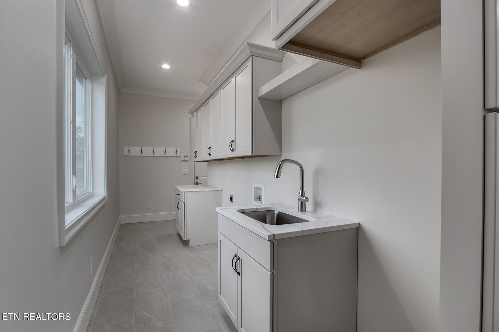 119 Hanani Trail Vonore, TN 37885 - Photo 35 of 59 34_HananiTrail_119_Laundry01