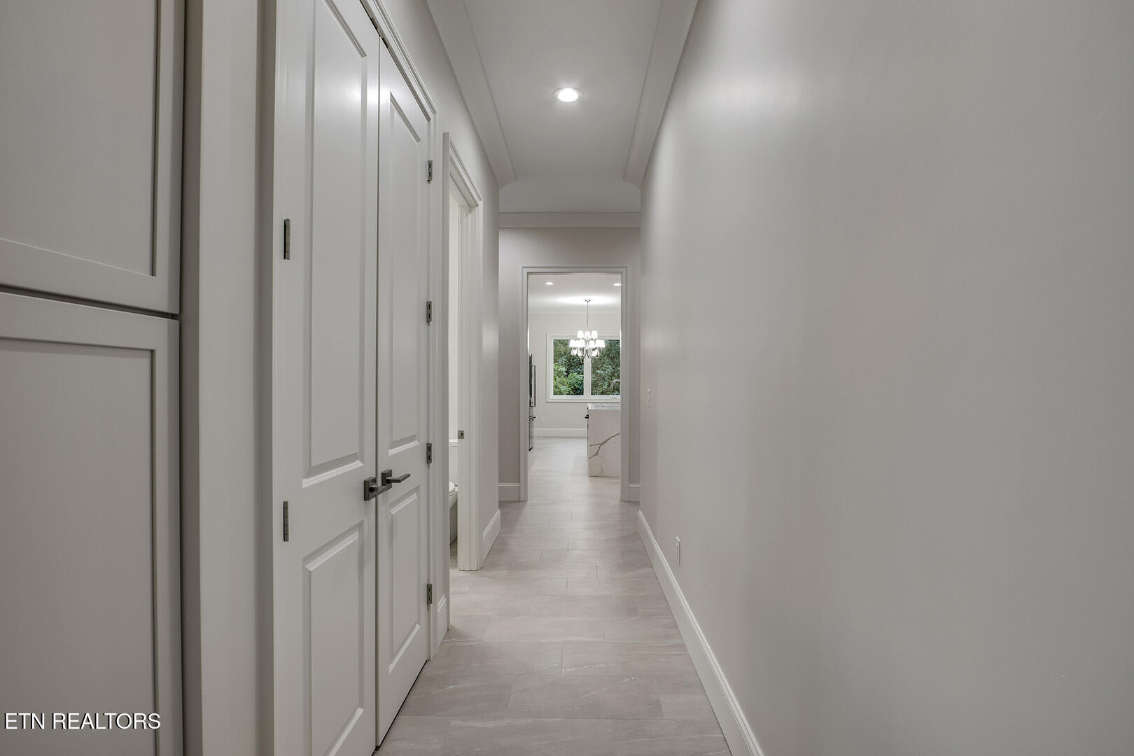 119 Hanani Trail Vonore, TN 37885 - Photo 37 of 59 36_HananiTrail_119_MasterHall03