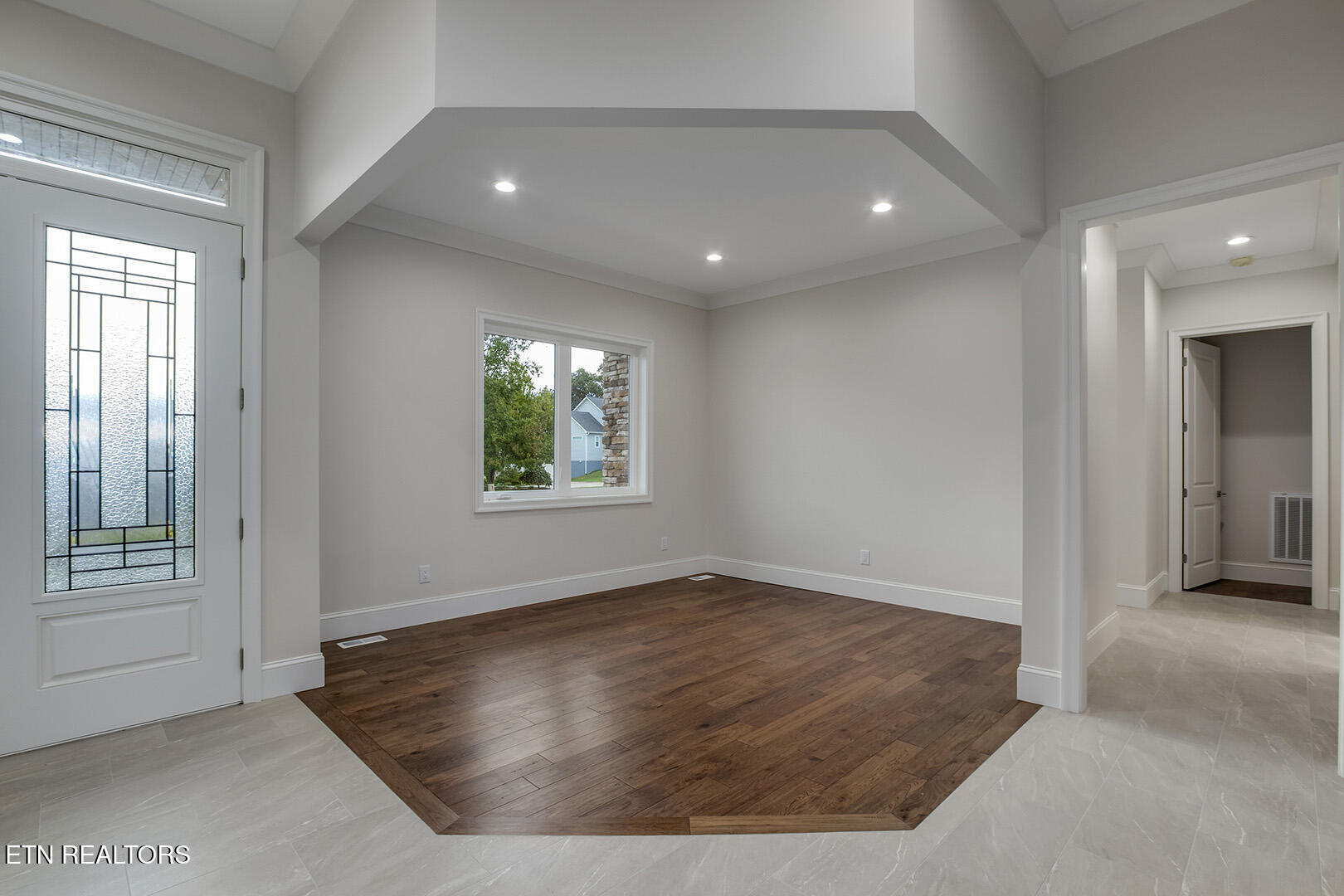 119 Hanani Trail Vonore, TN 37885 - Photo 38 of 59 37_HananiTrail_119_Dining01