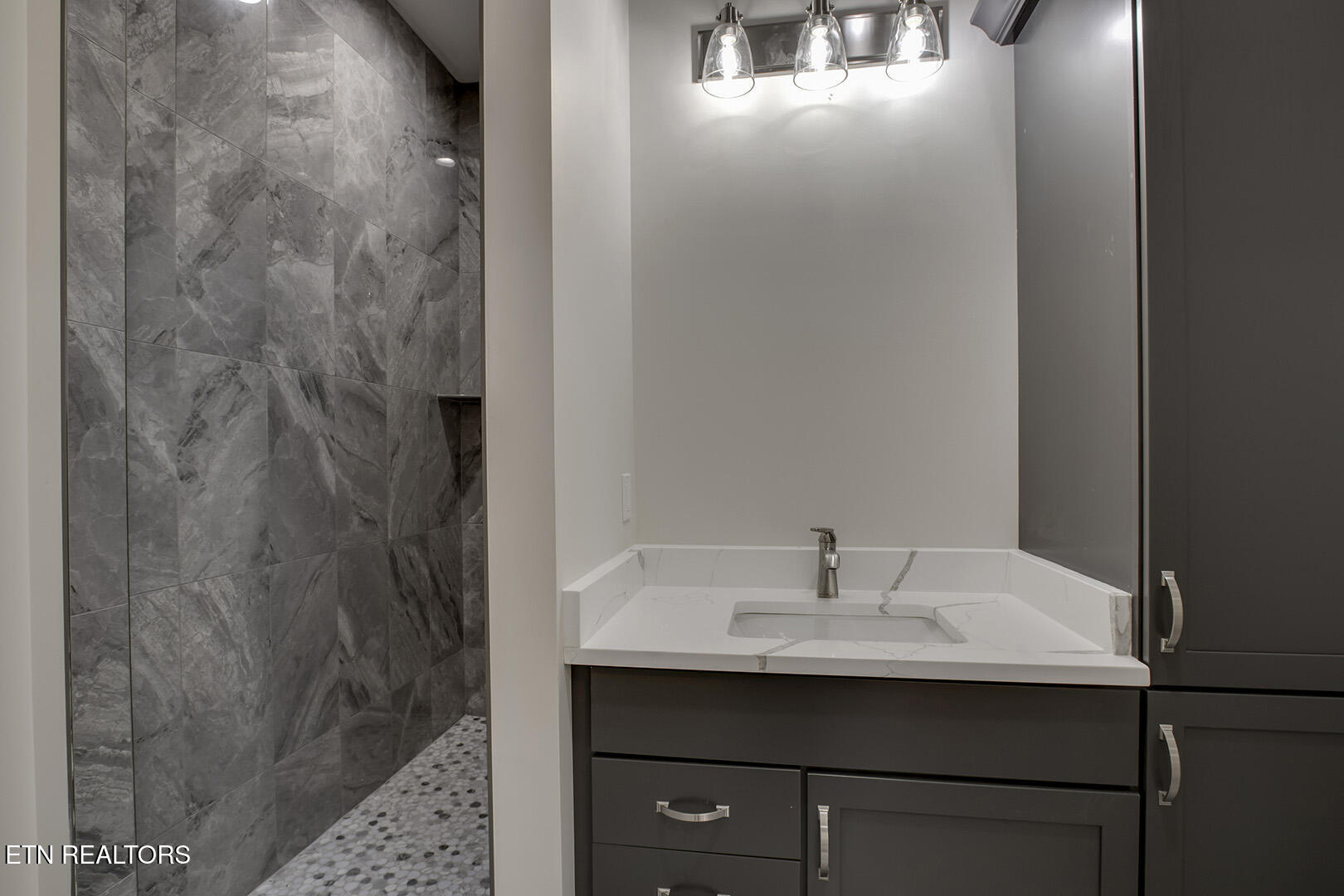 119 Hanani Trail Vonore, TN 37885 - Photo 46 of 59 46_HananiTrail_119_GuestBath2