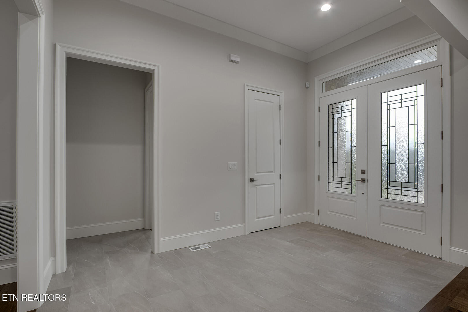 119 Hanani Trail Vonore, TN 37885 - Photo 5 of 59 foyer