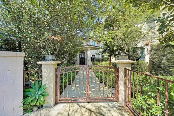 $4,400 | 158 South Sierra Madre Boulevard, Unit 4, Pasadena, CA 91107