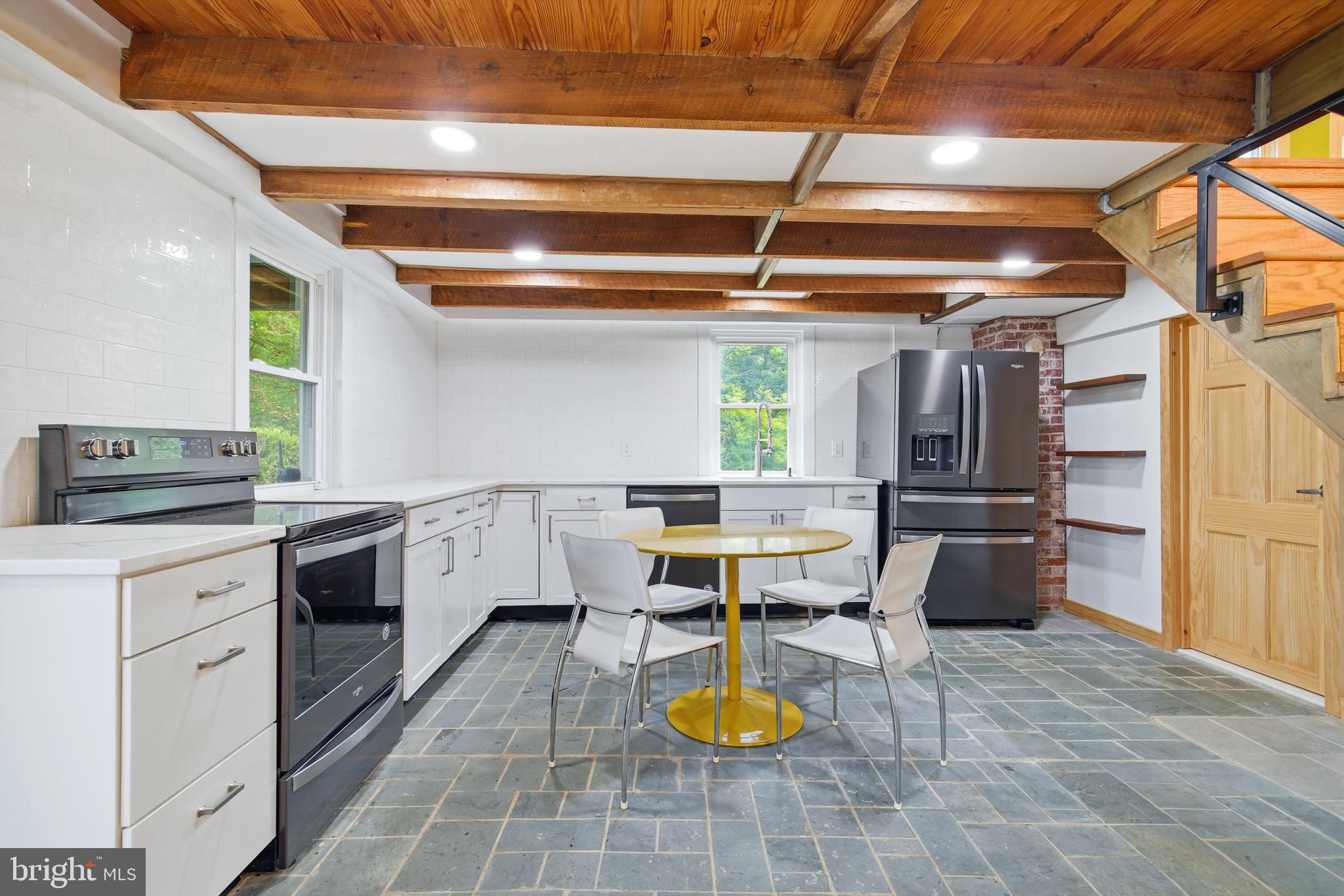 527 Panhandle Road Bentonville, VA 22610 - Photo 22 of 51 Stainless steel appliances