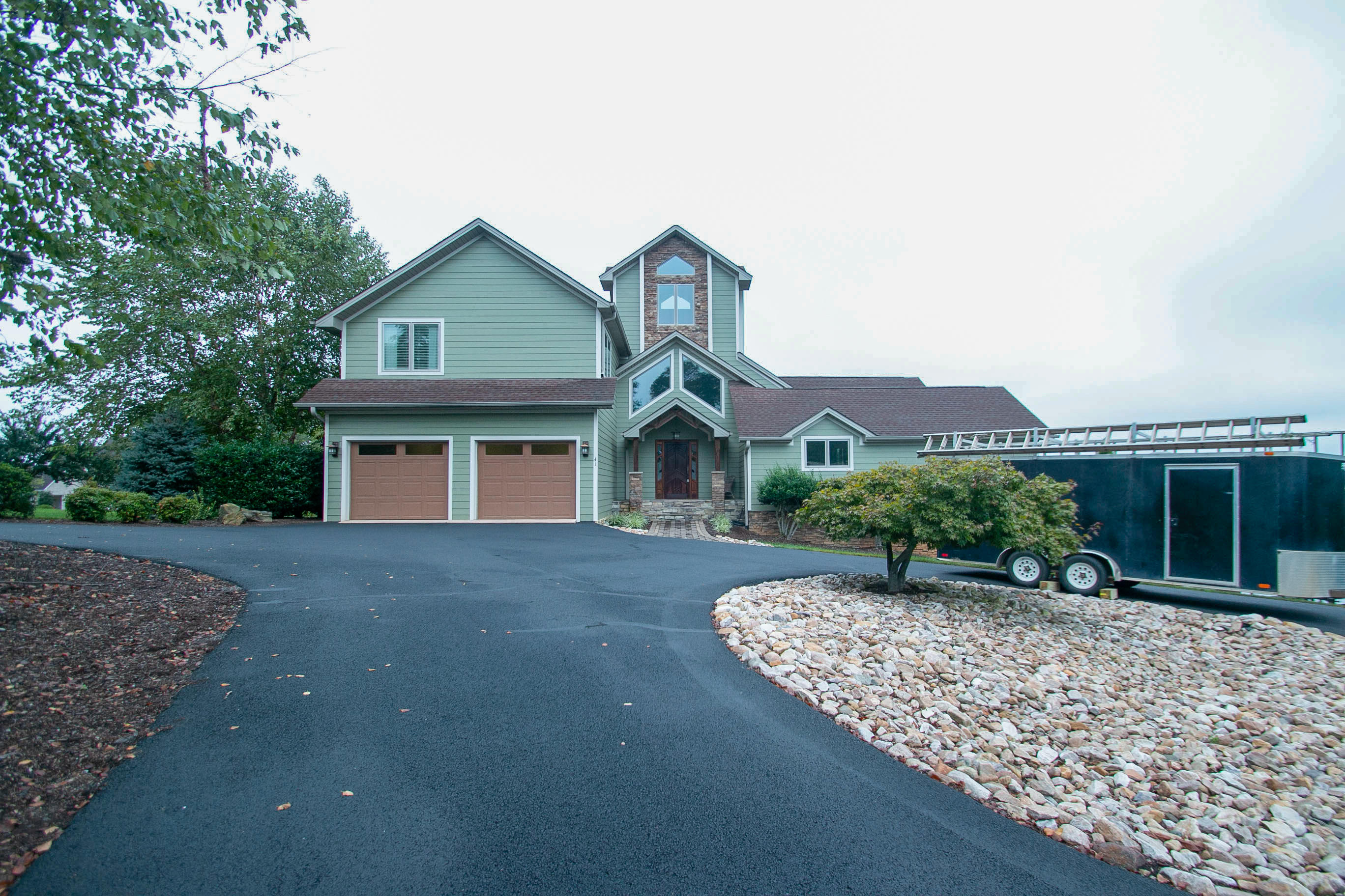 41 Fantasy Point Circle Union Hall, VA 24176 - Photo 4 of 67 a front view of a house with garden