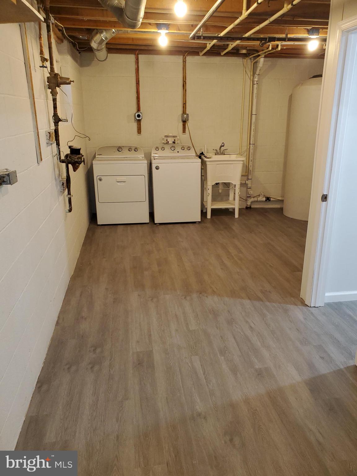 68 Oak Shade Road Gaithersburg, MD 20878 - Photo 34 of 37 Large utilty room with new washer dryer and sink