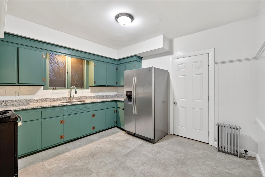41 Rounds Avenue Providence, RI 02907 - Photo 16 of 28 2nd floor Kitchen