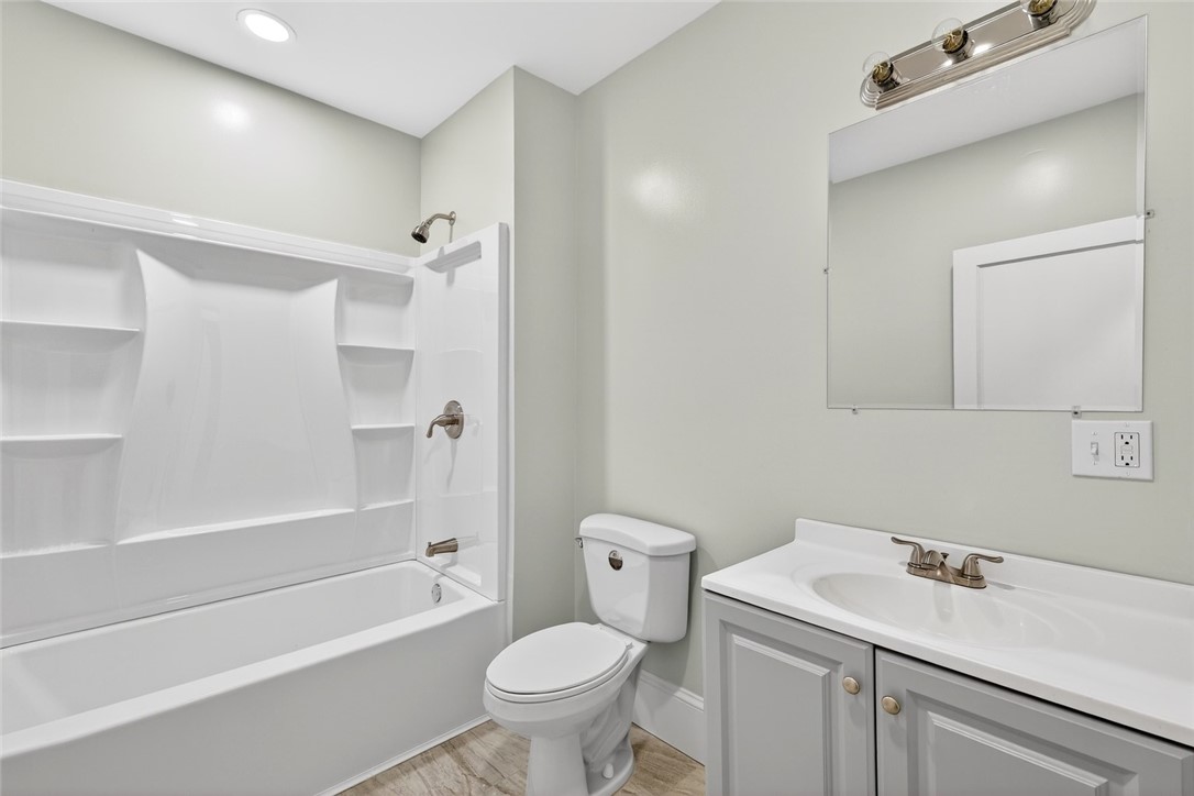 41 Rounds Avenue Providence, RI 02907 - Photo 18 of 28 2nd floor bathroom