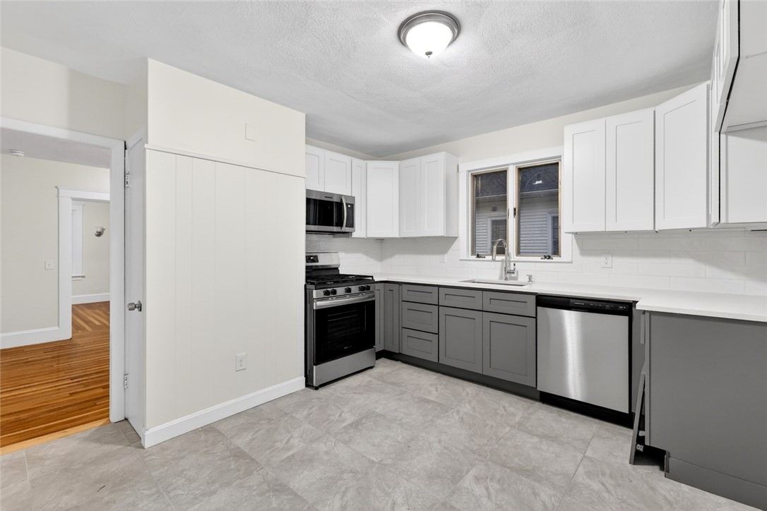 41 Rounds Avenue Providence, RI 02907 - Photo 3 of 28 1st floor Kitchen