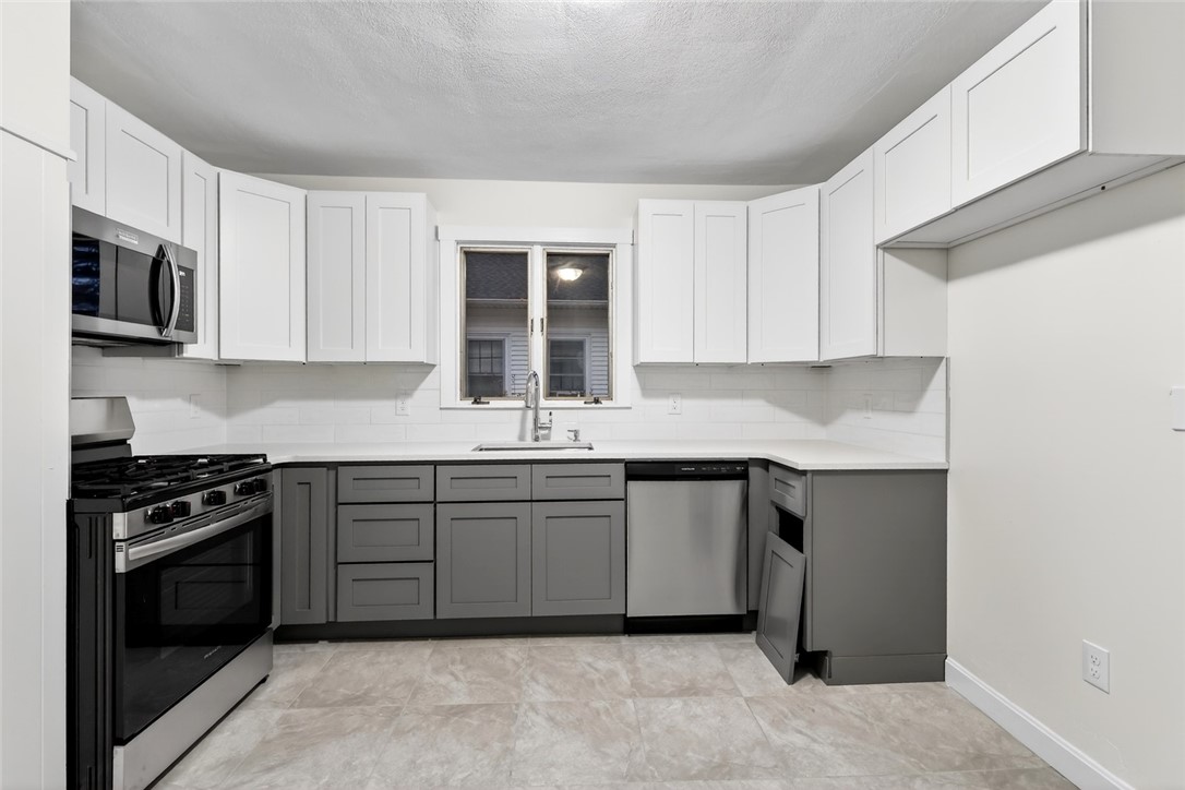 41 Rounds Avenue Providence, RI 02907 - Photo 4 of 28 1st floor Kitchen