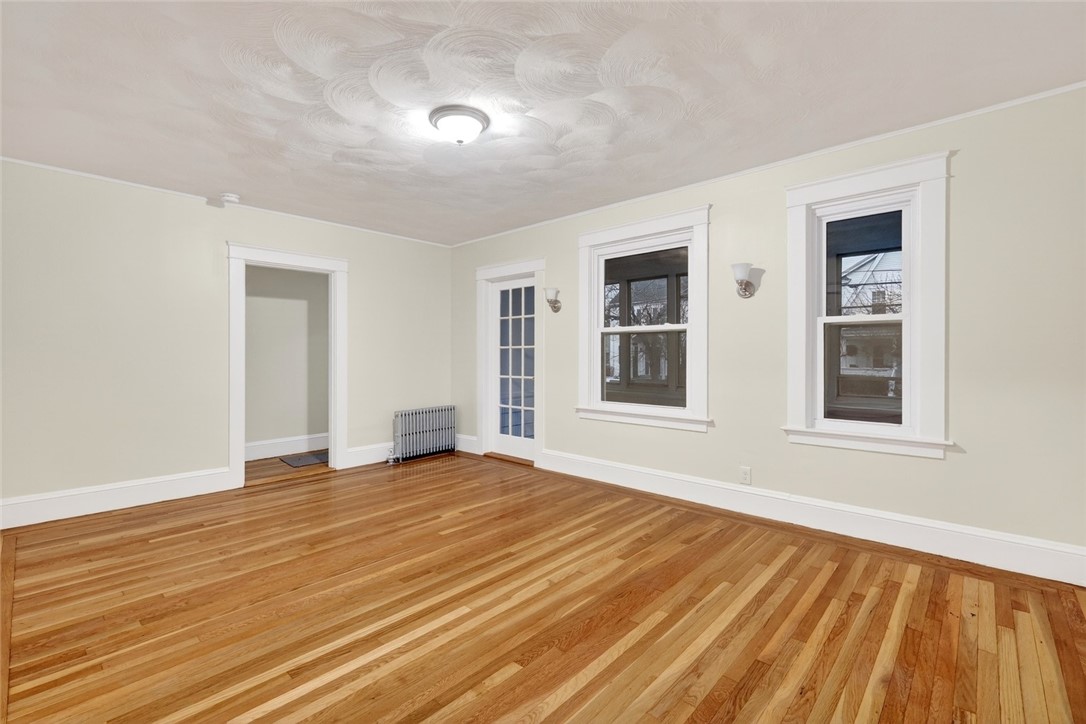 41 Rounds Avenue Providence, RI 02907 - Photo 7 of 28 Living Room 1st floor