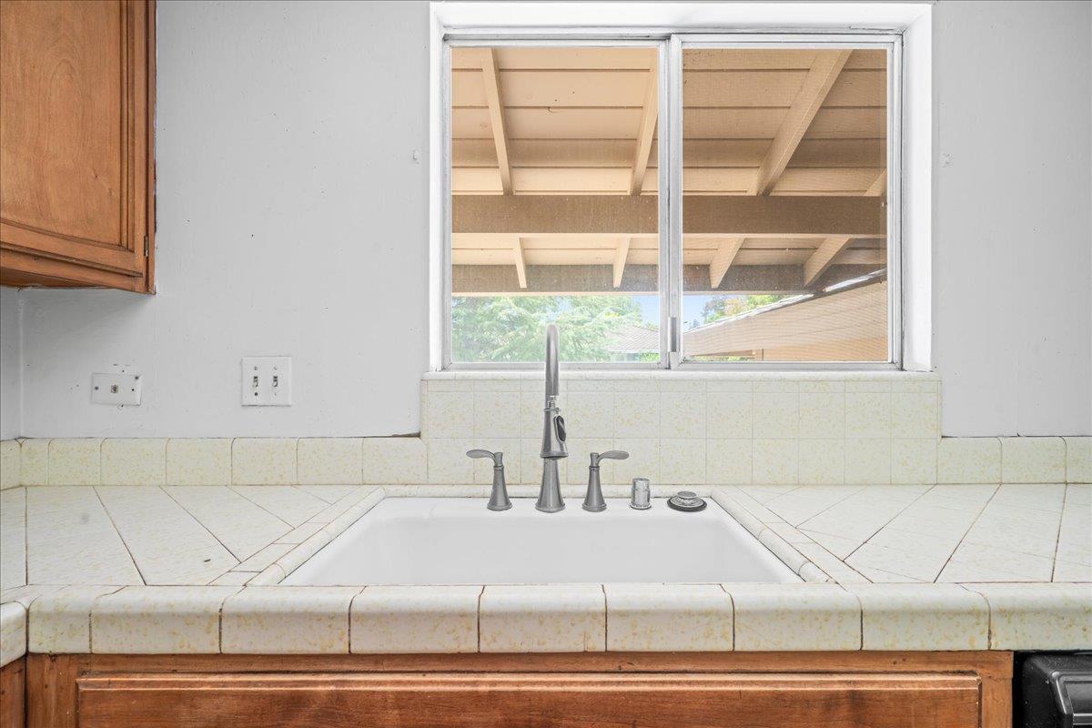 6929 Lisa Marie Way Carmichael, CA 95608 - Photo 14 of 50