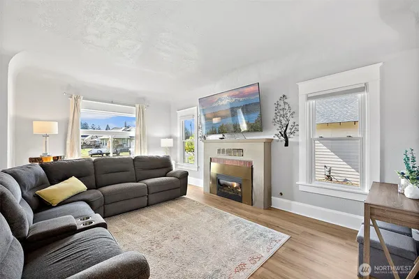 $579,900 | 211 Calistoga Street East, Orting, WA 98360