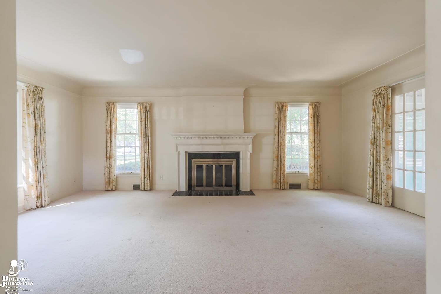 834 Hawthorne Road Grosse Pointe Woods, MI 48236 - Photo 3 of 23