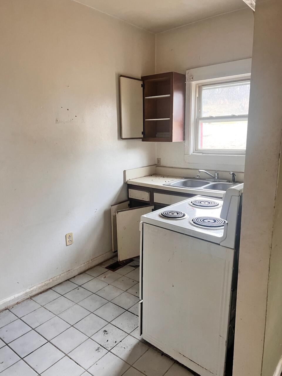 1926 East Main Street, Unit 1928 Salem, VA 24153 - Photo 9 of 18 IMG_1704