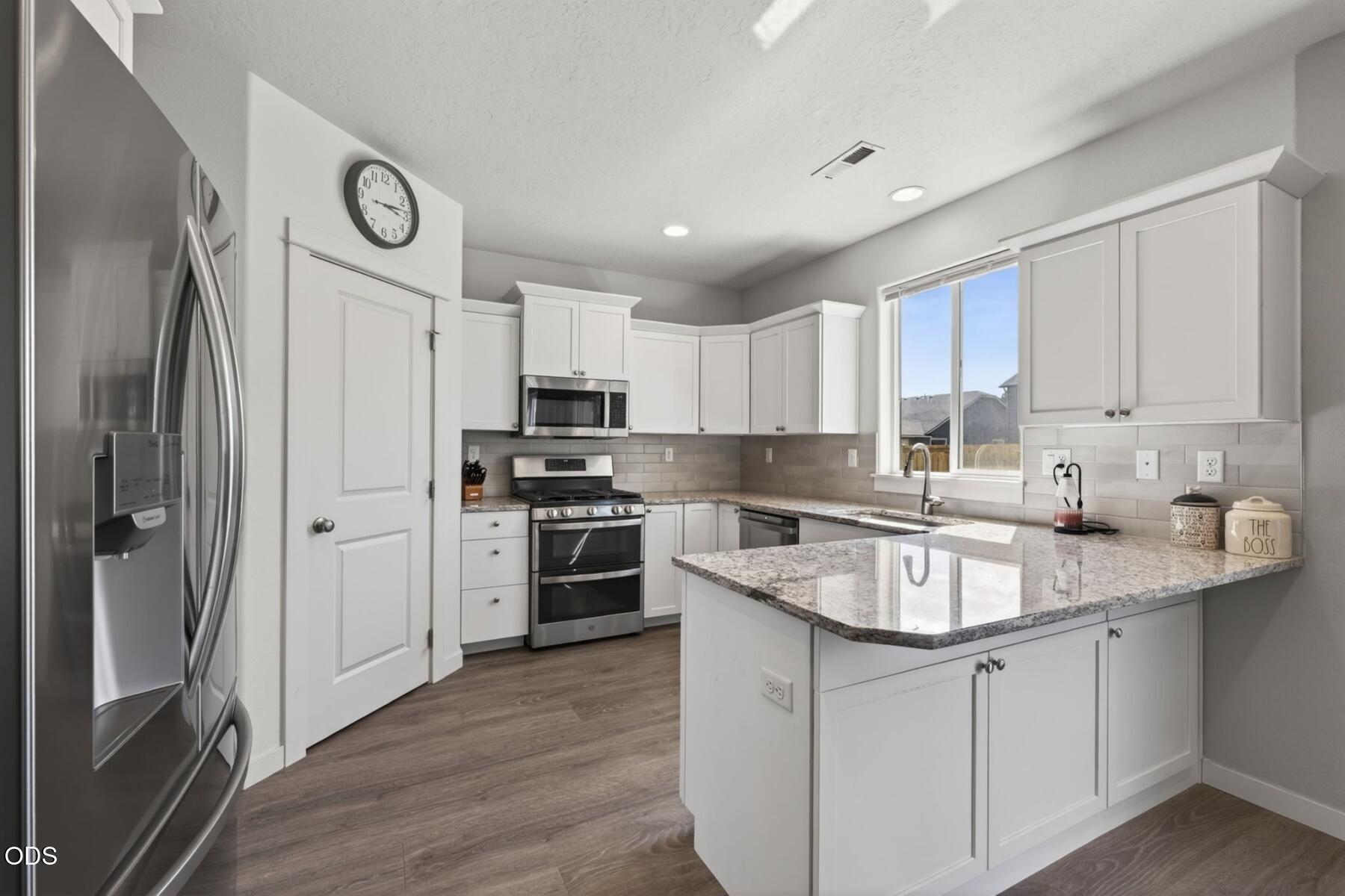 3461 Northwest 9th Street Redmond, OR 97756 - Photo 13 of 42