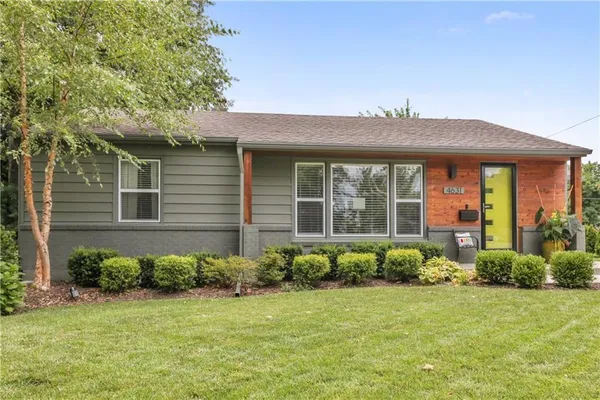 $438,000 | 4631 West 61st Street, Fairway, KS 66205