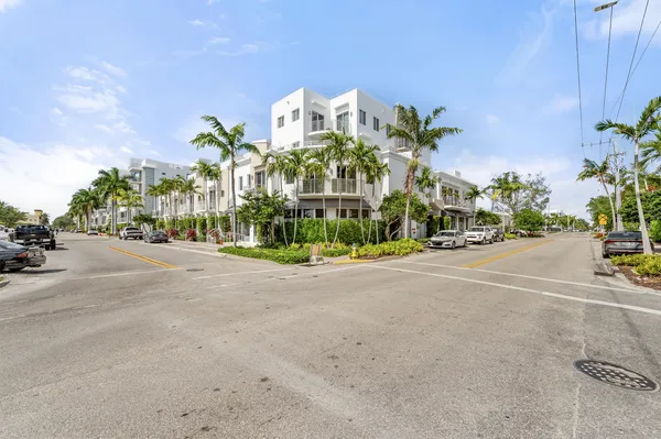 $2,990 | 111 Southeast 2nd Street, Unit 302, Delray Beach, FL 33444