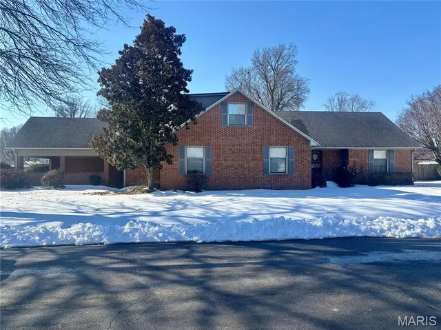 $199,000 | 100 North Clayton Street, Charleston, MO 63834